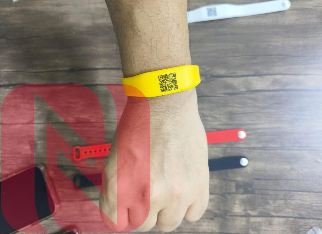سوار مطاط بتقنية ان اف سي مع شريحة Ntag213 من ان اف سي ايجيبت، مقاوم للماء، مقاس قابل للتعديل، رمز الاستجابة السريع الديناميكي القابل للتغيير وحساب مجاني أصفر